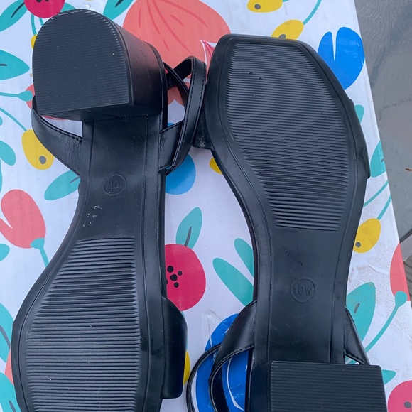 New black heels size 10 wide - Picture 2 of 5